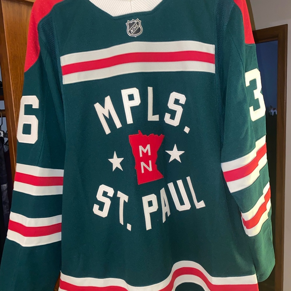 NEW WITH TAGS MINNESOTA WILDS HOCKEY JERSEY